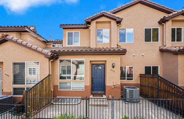 Spacious 3 Bed 2.5 Bath in the heart of Aurora! Gallery 1