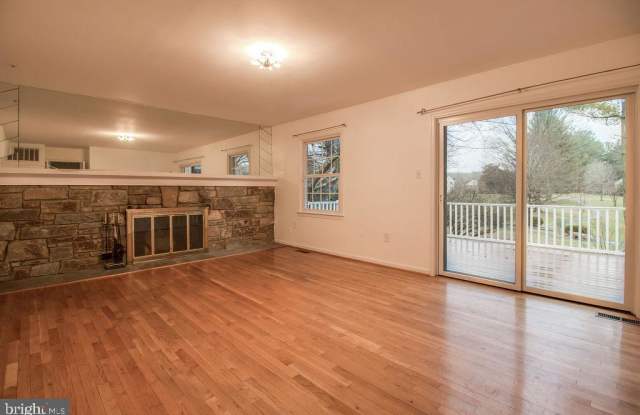 8208 BUCKSPARK LANE W Gallery 3
