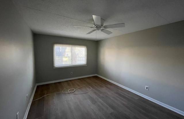 860-A PUTNAM Boulevard Gallery 3