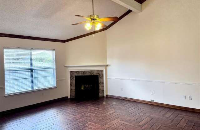2201 Woodland Oaks Drive Gallery 3