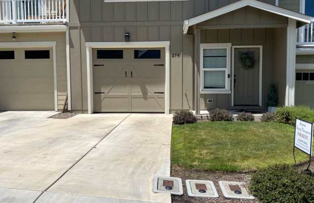 Nice 3 Bedroom townhouse in E Medford - 274 Dunthorpe Drive, Medford, OR 97504