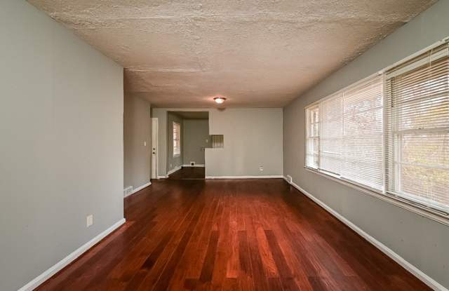 3565 Glenwood Road Gallery 3