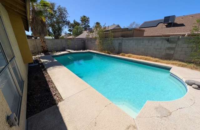Sharp 3 Bedroom Home w/Pool in Glendale photos photos Sharp 3 Bedroom Home w/Pool in Glendale photos photos