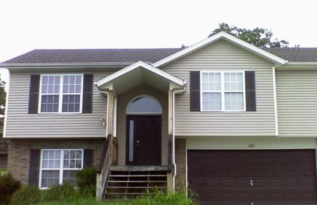 GET TWO WEEKS RENT FREE! photos photos