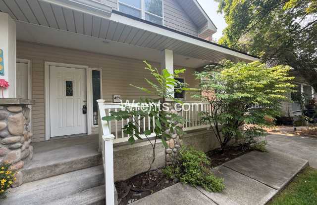 Beautiful South Hill Duplex with Garage! Gallery 2