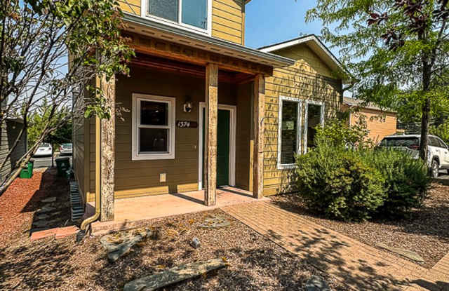 Beautiful Custom 4bed/3bath Single Family Home Gallery 3