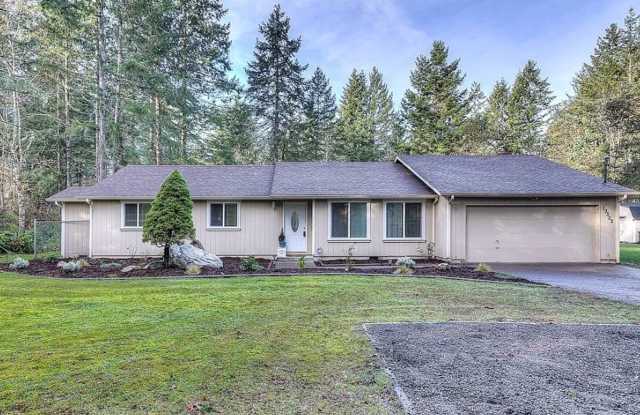 Gig Harbor Home - 3BR/2BA Home with Large Fenced Backyard! Gallery 1