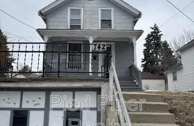 742 W Homer St - 742 West Homer Street, Freeport, IL 61032