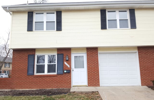 7126 North West Country Club Lane - 7126 NW Country Club Ln, Kansas City, MO 64152