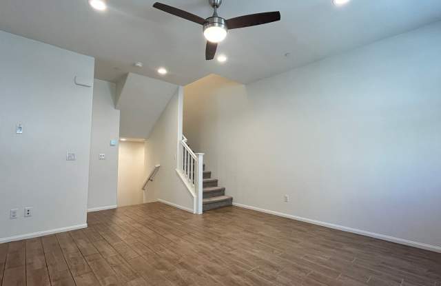 3bd/3ba Townhome in Skyline Townhomes Gallery 4