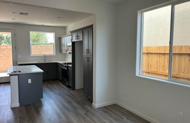 Beautiful Home Close to Sports Park Gallery 4