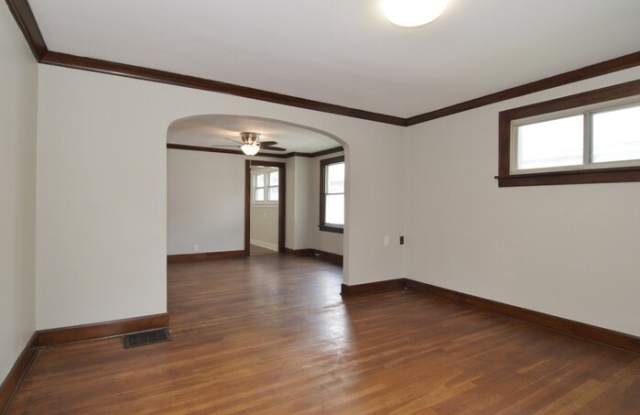 4816 East 10th Street Gallery 4