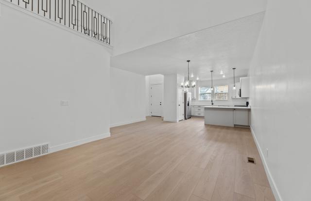 1475 W SKYLINE Dr Gallery 4
