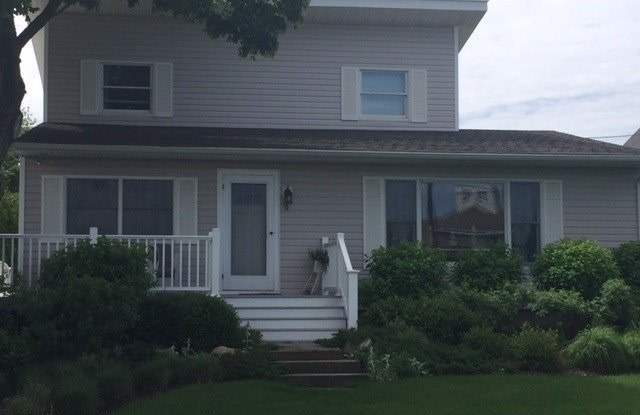 9 Peconic Crescent Gallery 4