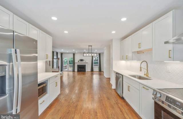 8501 ENOCHS DR Gallery 1