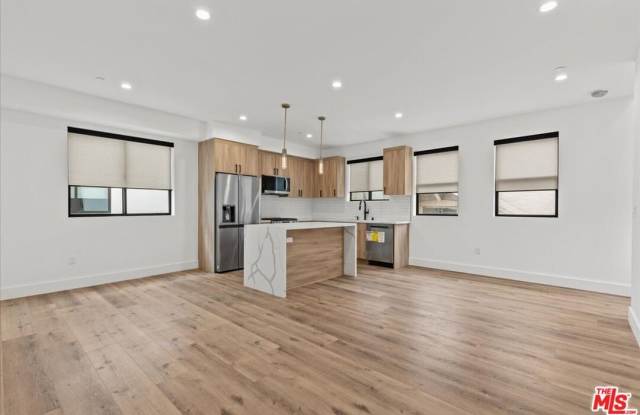 3973 S Budlong Ave photos photos