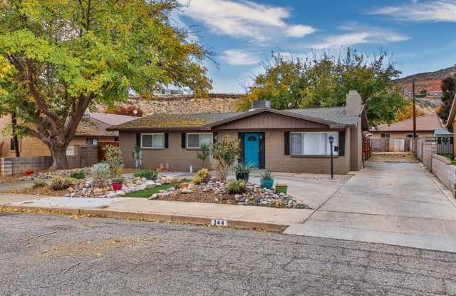 Spacious 4 Bedroom Home in St. George- Down Town - 244 South 200 West, St. George, UT 84770