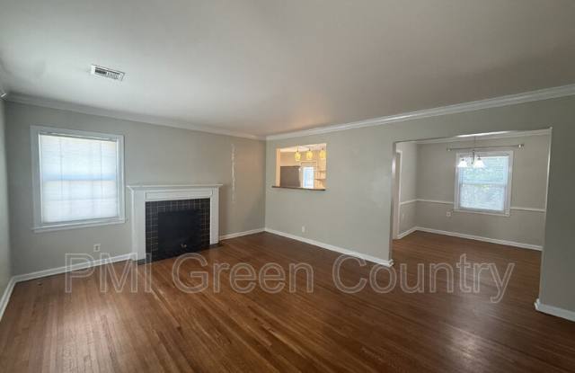 2811 E 1st Pl Gallery 3