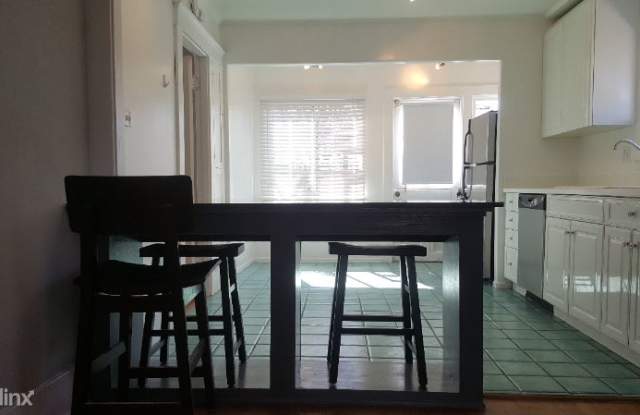1018 Emerald St. Gallery 3
