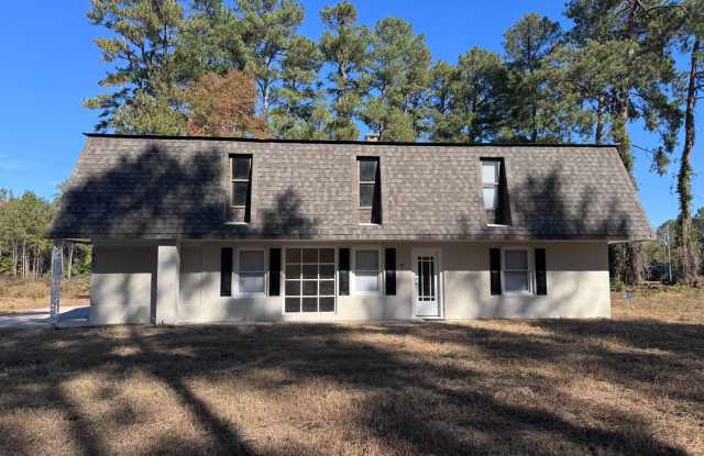 TWO STORY, 4 BED, 2 BATH HOME LOCATED IN WEST END Gallery 3