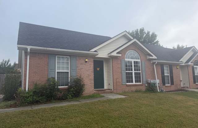 Large 2 Bedroom,2 Bath with fenced yard Gallery 1