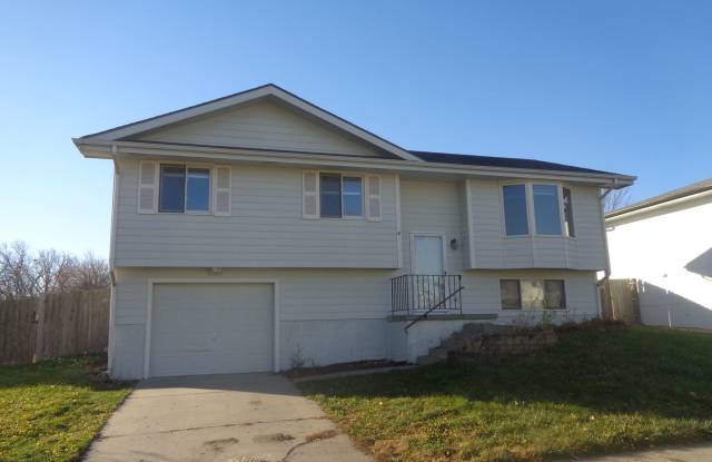 Charming 4-Bedroom Home in Northwest Lincoln photos photos