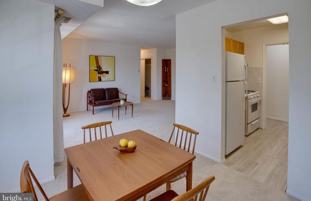 3945 LYNDHURST DRIVE - 3945 Lyndhurst Drive, Fairfax, VA 22031