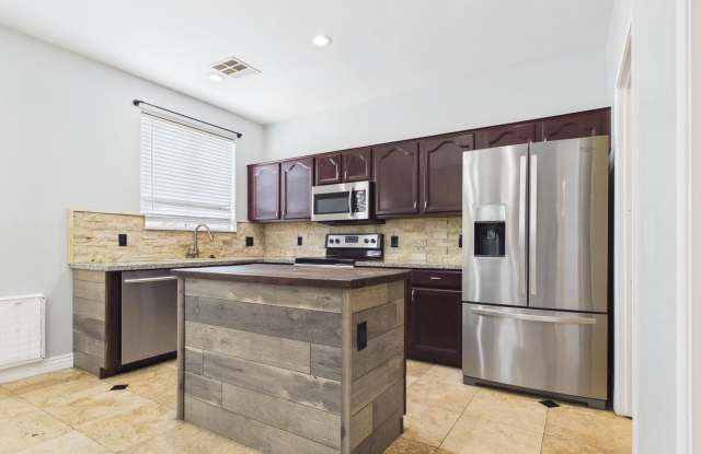 17648 W Lisbon Lane Gallery 1