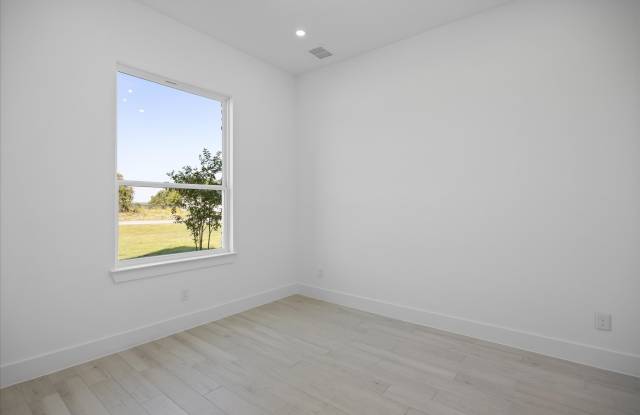 2057 Glenhollow Drive Gallery 4