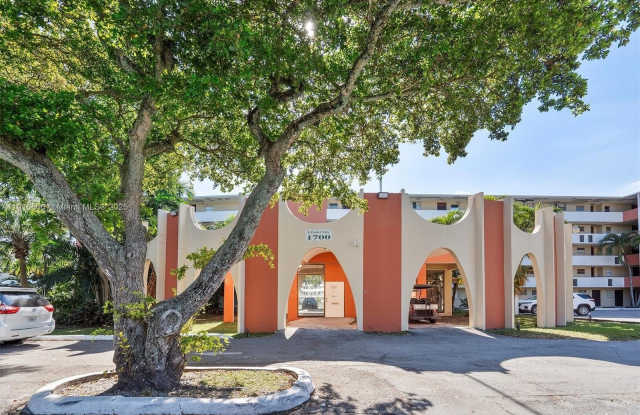 1700 NE 191st St photos photos