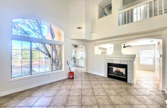 Gorgeous Paloma Del Sol Home - Newer paint newer carpet- Large Yard photos photos