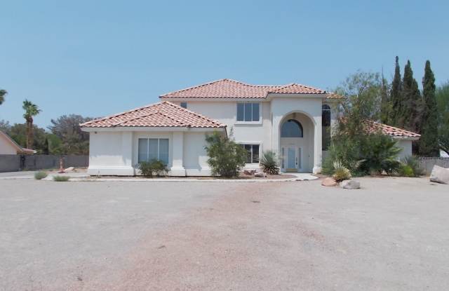 Spacious Estate on Nearly an Acre! photos photos