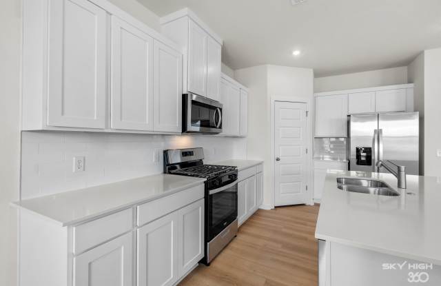 301 South Neon Avenue photos photos