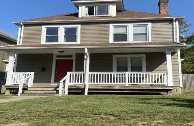 Welcome to 372 E 13th!!! 4 Bedroom 2 Bathroom STUDENT HOUSING FOR THE 2026-2027 OSU SCHOOL YEAR! photos photos Welcome to 372 E 13th!!! 4 Bedroom 2 Bathroom STUDENT HOUSING FOR THE 2026-2027 OSU SCHOOL YEAR! photos photos