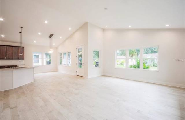 5705 Tangerine Avenue South Gallery 3