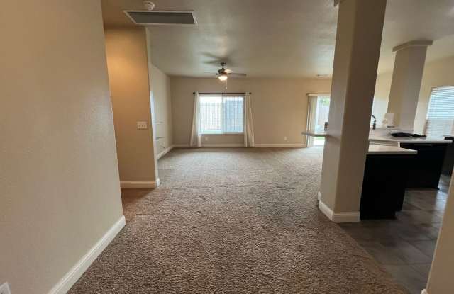 Beautiful 3 bedroom 2 bath home in Red Bluff near Schools & Shopping Gallery 3