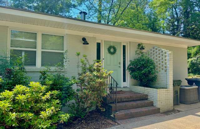 Short distance fro Campus and Downtown Aubrun--One of Kind Home on Sherwood Dr in Auburn photos photos