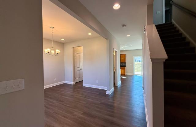 Spacious 3 Bed, 2.5 Bath Home with Loft, Minutes from Wake Forest Gallery 4