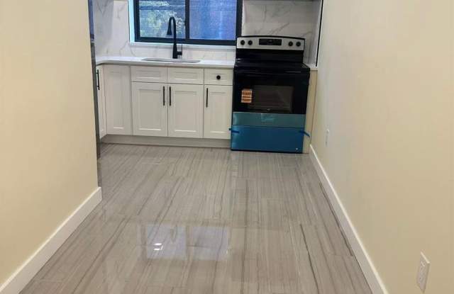 39-17 Greenpoint Avenue unit: 2L - 39-17 Greenpoint Avenue, Queens, NY 11104