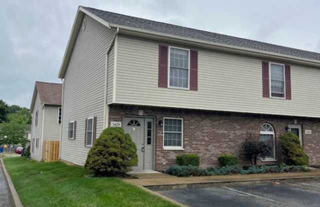 2 bedroom, 1.5 bath Townhouse: Oaklawn Park! photos photos