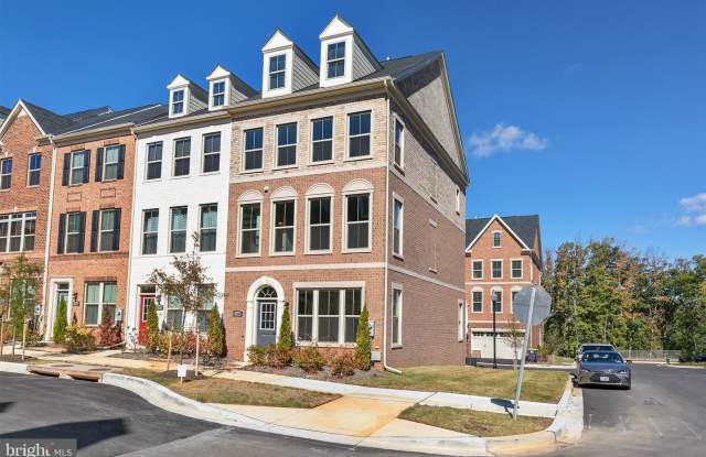 3708 JAMISON STREET NE Gallery 2