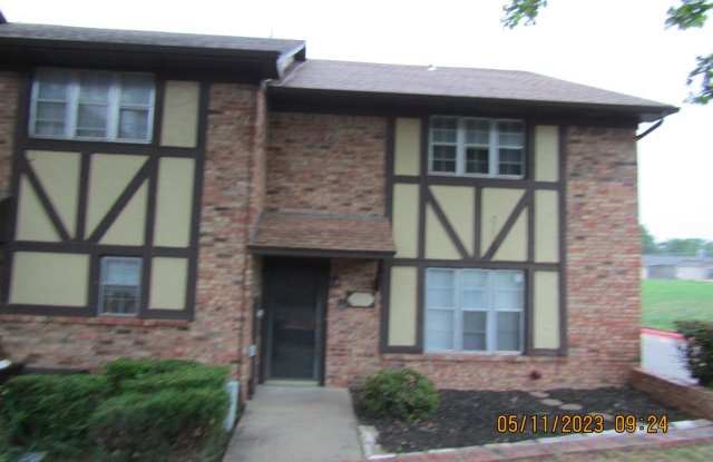 Fantastic 2 Story MacArthur Townhouse located on the eastside. Gallery 3