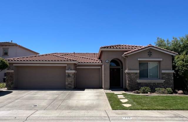 BEAUTIFUL 4 BEDROOM, ONE STORY HOUSE IN LINCOLN! photos photos