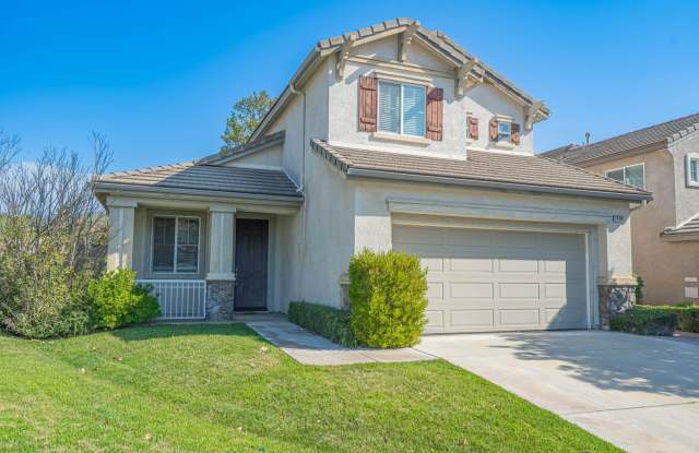 Charming 3-Bedroom Home with a Big Backyard  Gardener Service in Santa Clarita! - 24198 Matthew Place, Santa Clarita, CA 91321