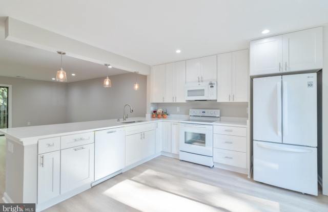 8748 RIDGE HOLLOW Court Gallery 3