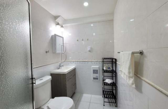 21-50 75 ST. photos photos