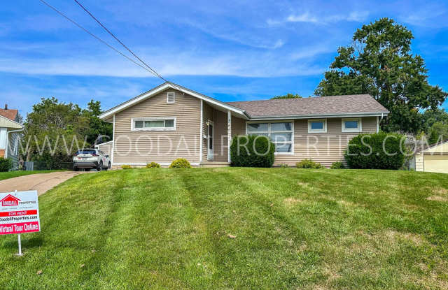 3 Bedroom, 2 Bath on a cul-de-sac with a 4 car tandem garage ! photos photos