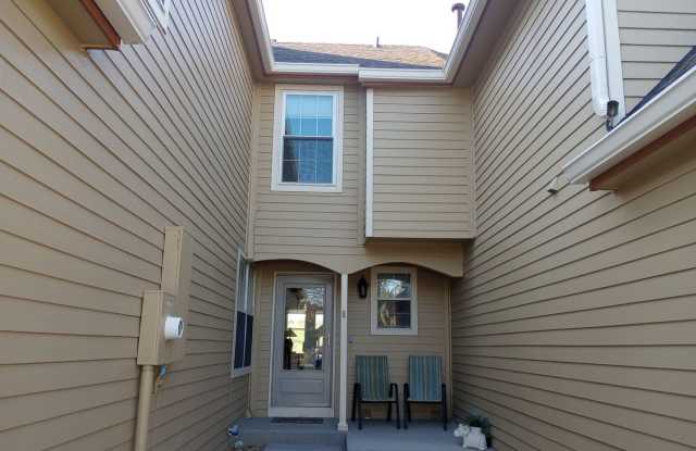 Fair Ave - 3 bed, 3 bath 1710 sf. * Great location off Kipling with lots of amenities such as washer/dryer hookups and Jefferson Schools. photos photos