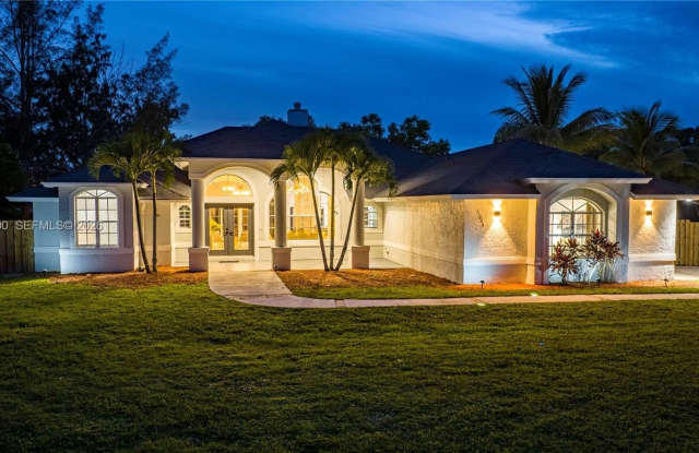 11066 N 46th Pl N photos photos