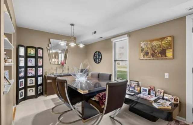 1 BED RM CONDO - FARMINGTON HILLS Gallery 1